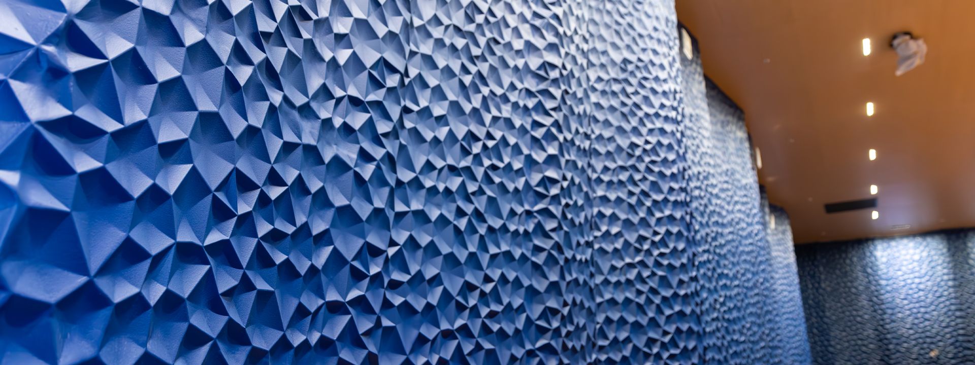 интерьерные решения: использование алюминиевых подсистем UTECH