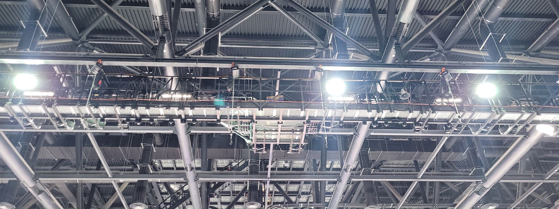 Крепление освещения