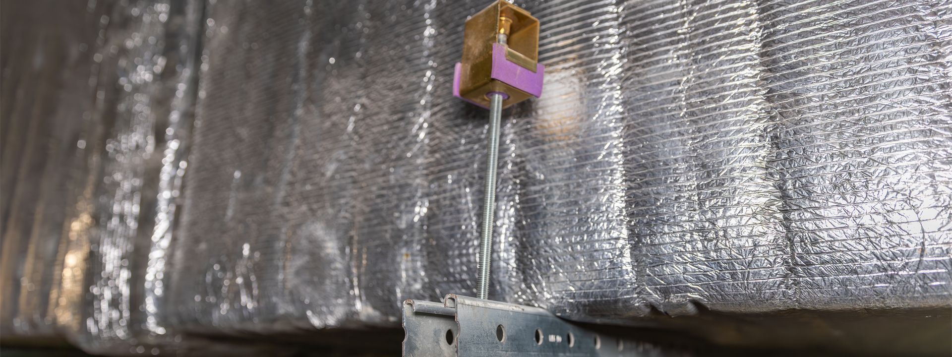 крепление коммуникаций