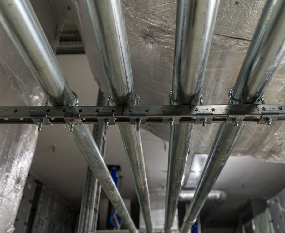 U-образный хомут для крепления трубопровода