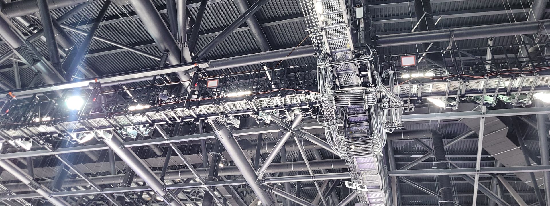 Крепление освещения