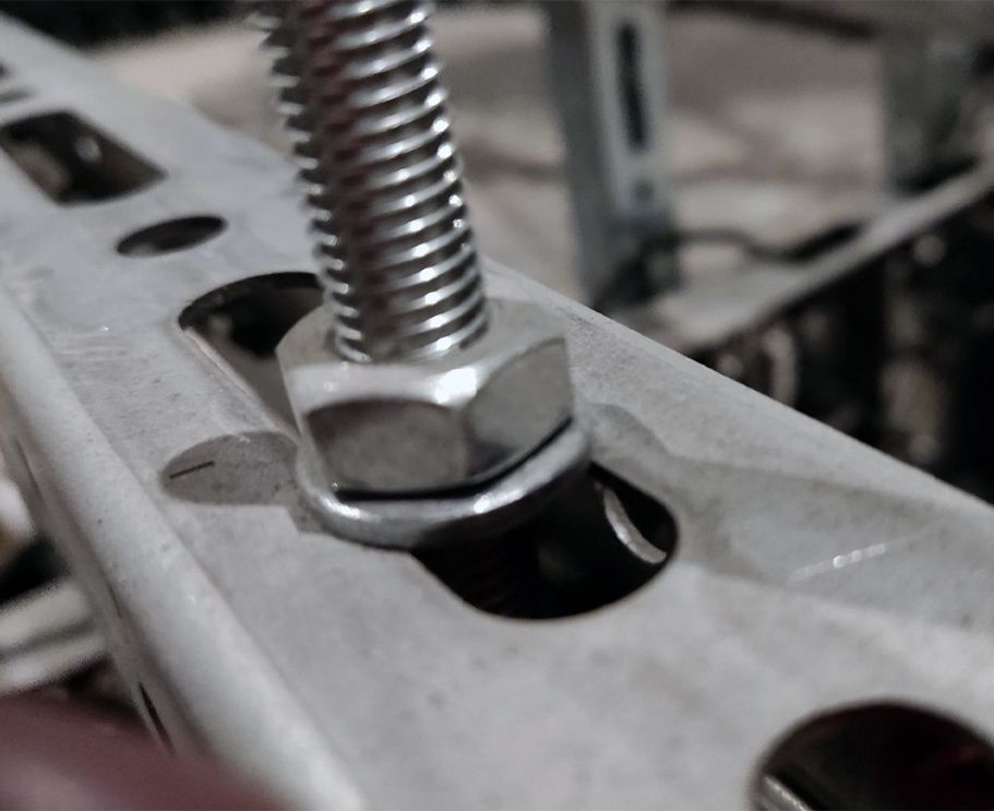 болтовое соединение элементов медиакуба