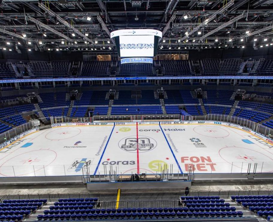медиакуб над ледовой ареной