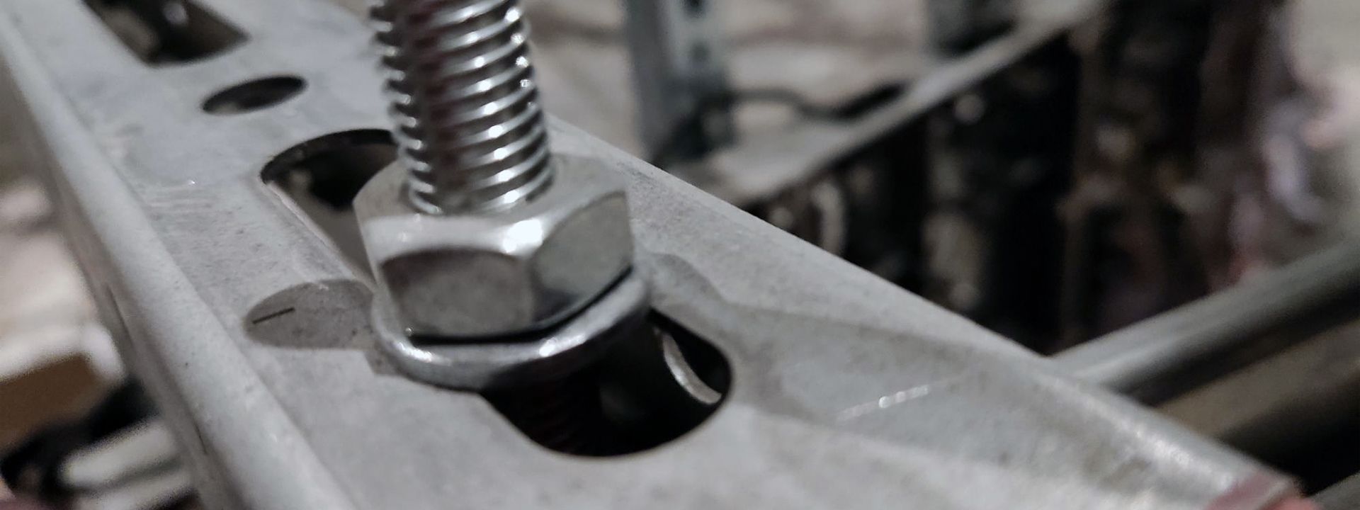 болтовое соединение элементов медиакуба