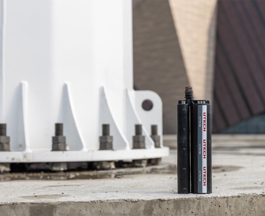 Флагшток: крепление на химические анкеры