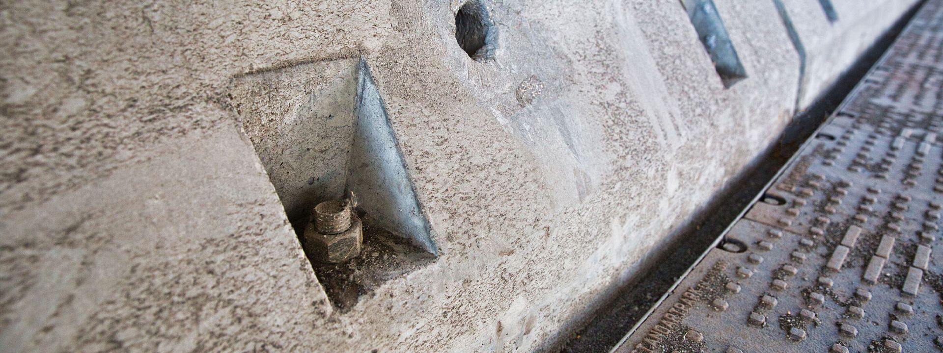 Затвердевший установленный анкер