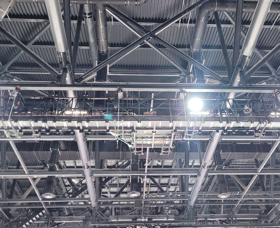 Крепление освещения