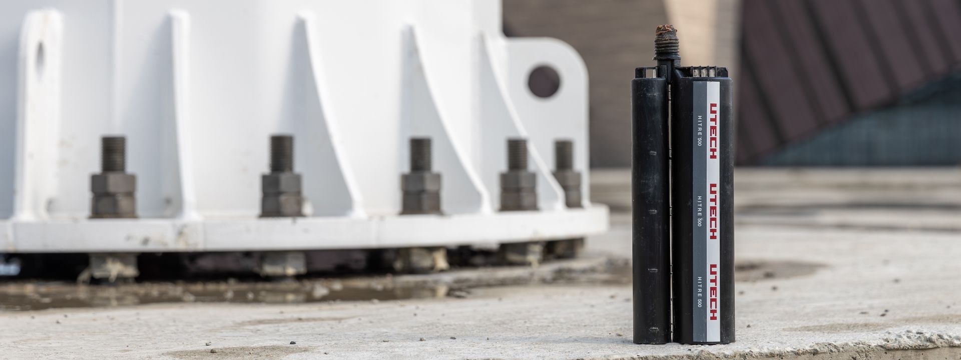 Флагшток: крепление на химические анкеры