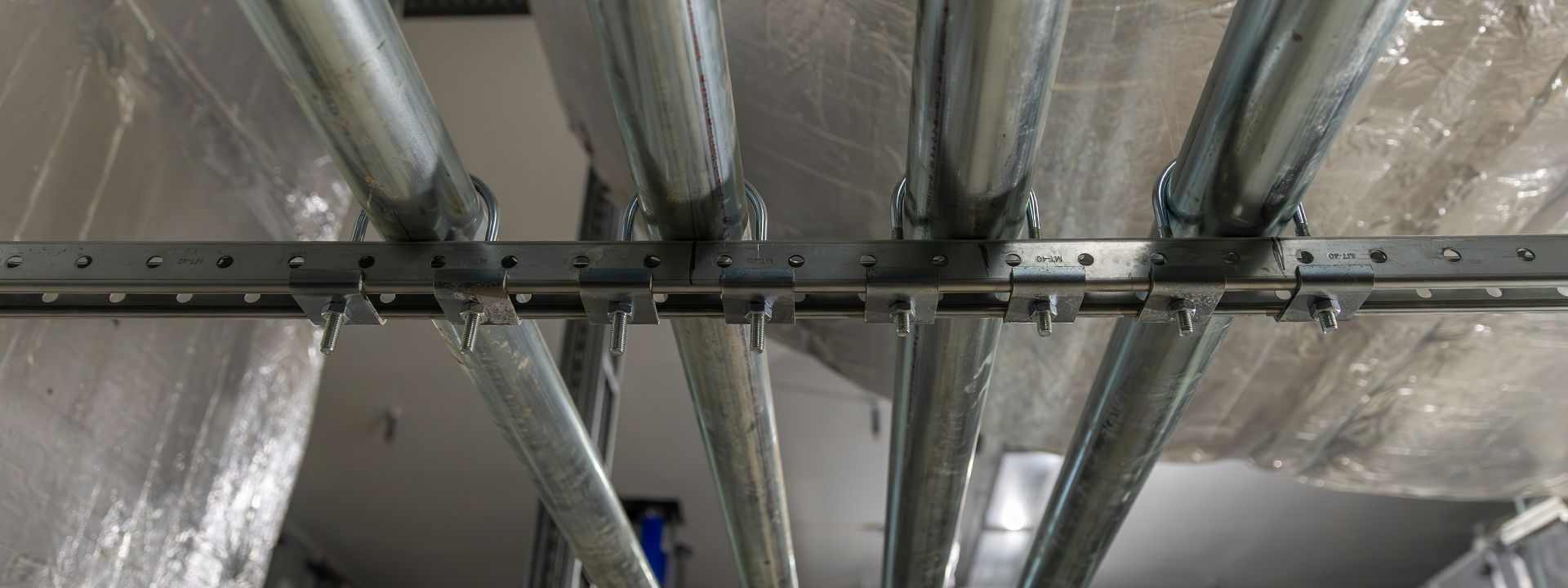 U-образный хомут для крепления трубопровода