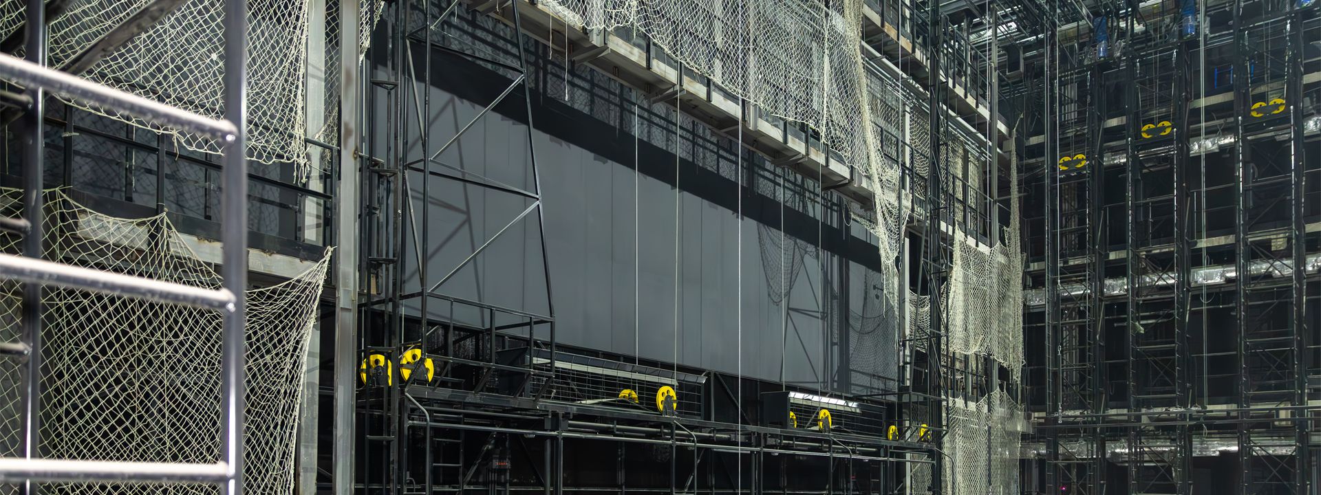 Противопожарный экран: крепление химическими анкерами